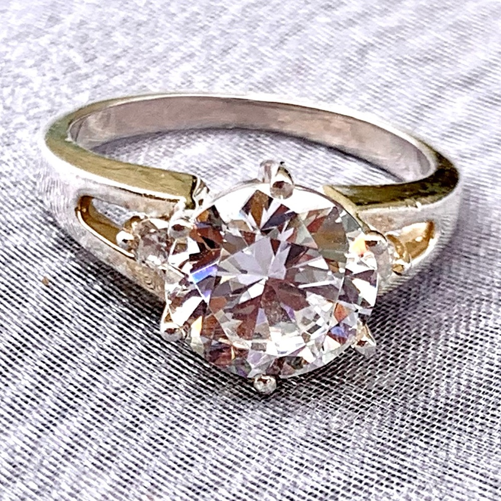 Vintage CZ Round Solitaire DQ Stamped 925 Sterling Silver Ring SZ 7.25
